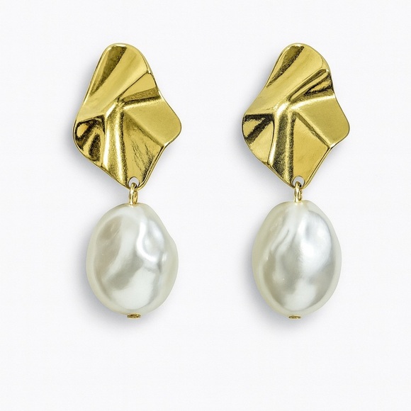 Anthropologie Jewelry - ⚜️ Elegant Gold and Pearl Earrings